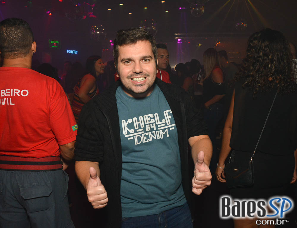 Noite da Cerveja Budweiser agitou a sexta-feira do Akbar Lounge e Disco Noite da Cerveja Budweiser agitou a sexta-feira do Akbar Lounge e Disco