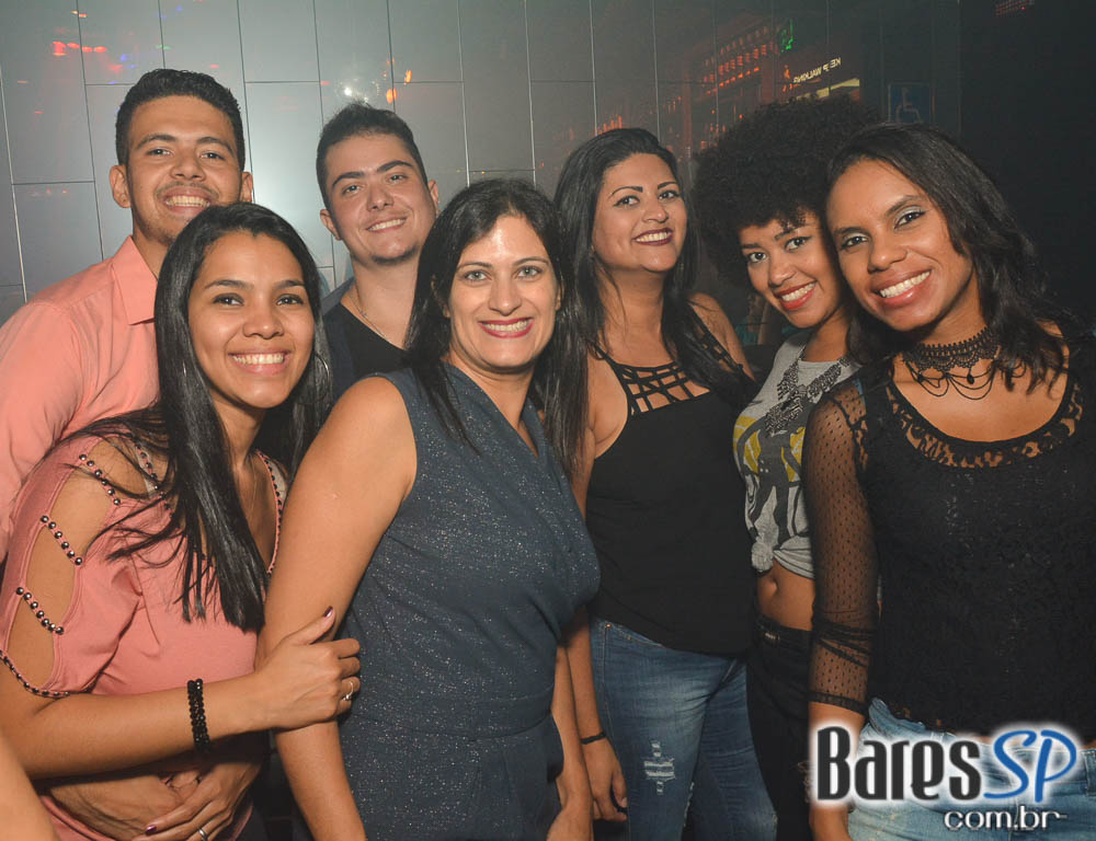 Noite da Cerveja Budweiser agitou a sexta-feira do Akbar Lounge e Disco Noite da Cerveja Budweiser agitou a sexta-feira do Akbar Lounge e Disco