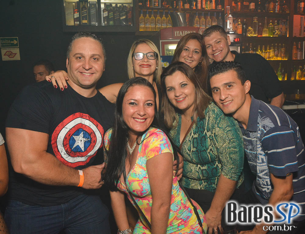 Noite da Cerveja Budweiser agitou a sexta-feira do Akbar Lounge e Disco Noite da Cerveja Budweiser agitou a sexta-feira do Akbar Lounge e Disco
