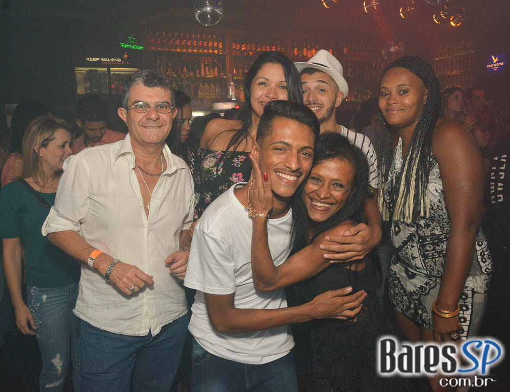 Noite da Cerveja Budweiser agitou a sexta-feira do Akbar Lounge e Disco Noite da Cerveja Budweiser agitou a sexta-feira do Akbar Lounge e Disco