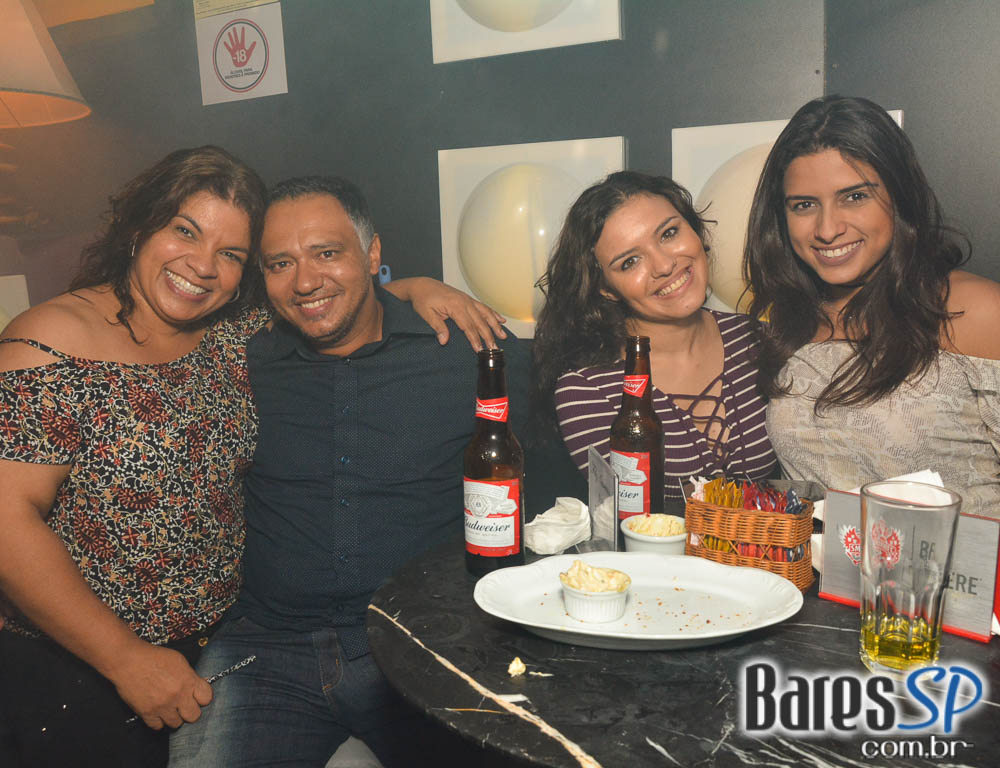 Noite da Cerveja Budweiser agitou a sexta-feira do Akbar Lounge e Disco Noite da Cerveja Budweiser agitou a sexta-feira do Akbar Lounge e Disco