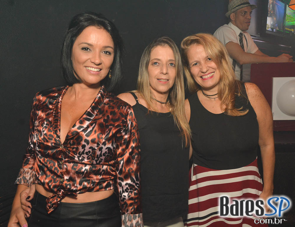 Noite da Cerveja Budweiser agitou a sexta-feira do Akbar Lounge e Disco Noite da Cerveja Budweiser agitou a sexta-feira do Akbar Lounge e Disco