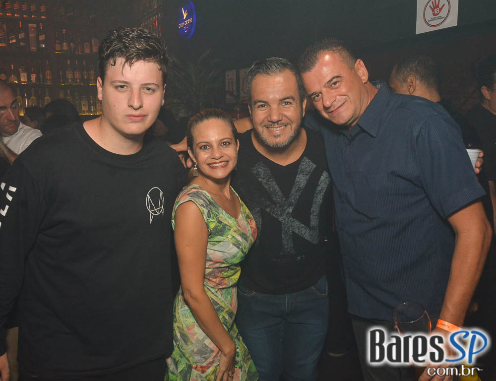 Noite da Cerveja Budweiser agitou a sexta-feira do Akbar Lounge e Disco Noite da Cerveja Budweiser agitou a sexta-feira do Akbar Lounge e Disco