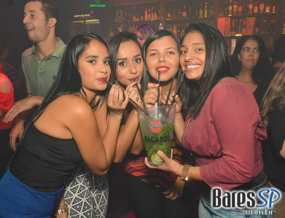 Noite da Cerveja Budweiser agitou a sexta-feira do Akbar Lounge e Disco Noite da Cerveja Budweiser agitou a sexta-feira do Akbar Lounge e Disco