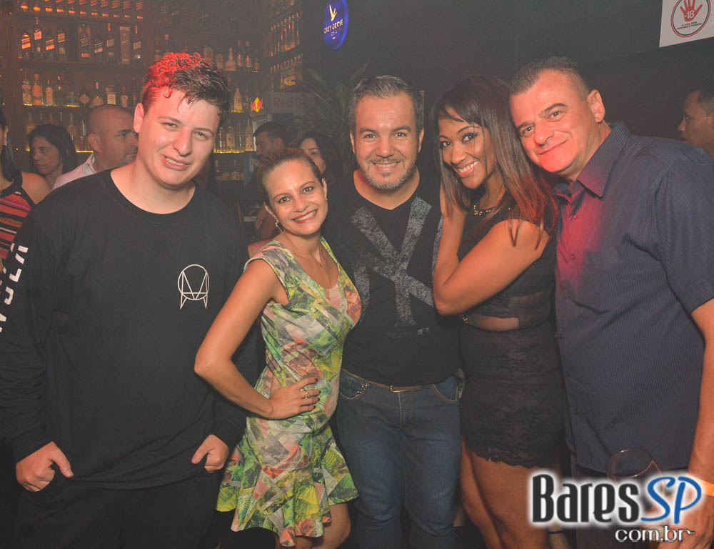 Noite da Cerveja Budweiser agitou a sexta-feira do Akbar Lounge e Disco Noite da Cerveja Budweiser agitou a sexta-feira do Akbar Lounge e Disco