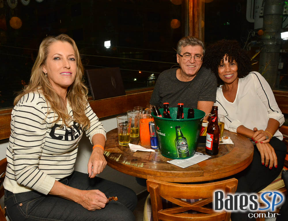 Noite da Cerveja Budweiser agitou a sexta-feira do Akbar Lounge e Disco Noite da Cerveja Budweiser agitou a sexta-feira do Akbar Lounge e Disco