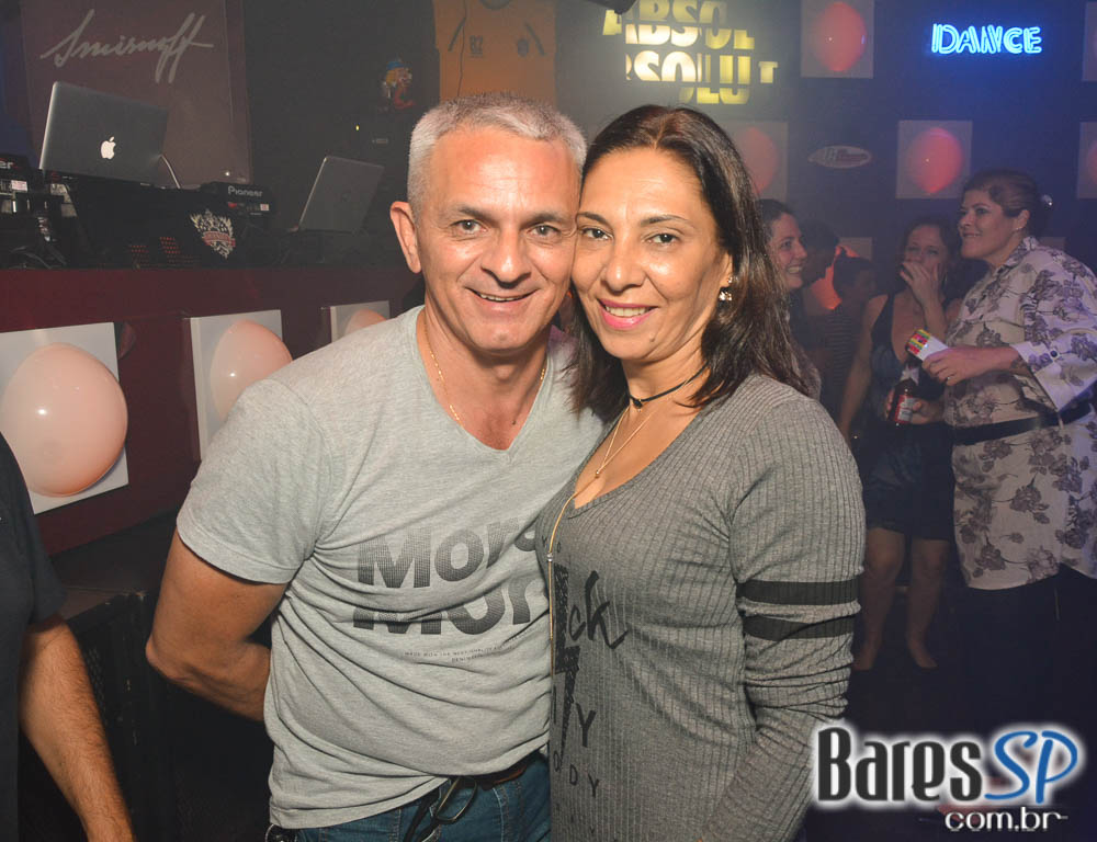 Noite da Cerveja Budweiser agitou a sexta-feira do Akbar Lounge e Disco Noite da Cerveja Budweiser agitou a sexta-feira do Akbar Lounge e Disco