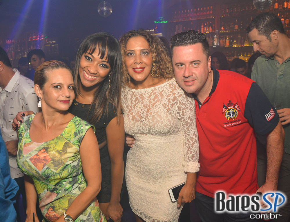 Noite da Cerveja Budweiser agitou a sexta-feira do Akbar Lounge e Disco Noite da Cerveja Budweiser agitou a sexta-feira do Akbar Lounge e Disco