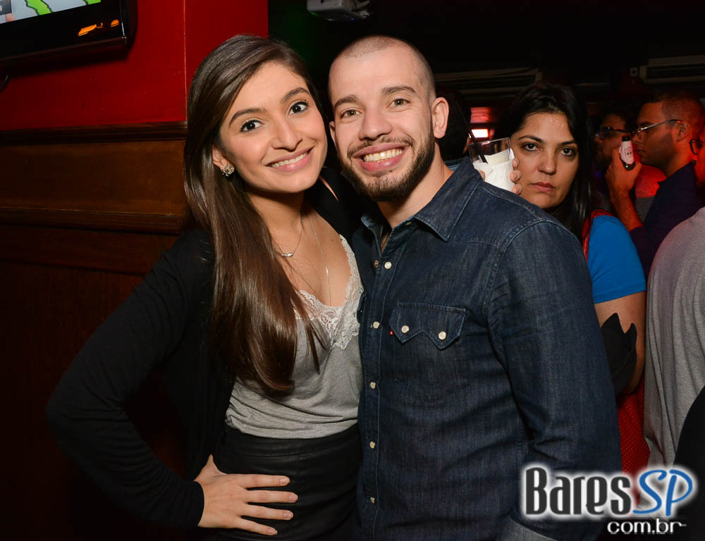 Banda Bubbles comandou a noite com pop rock no Republic Pub Banda Bubbles comandou a noite com pop rock no Republic Pub