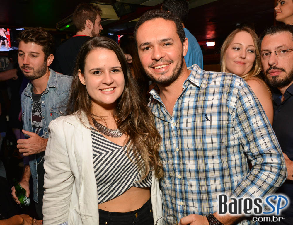 Banda Bubbles comandou a noite com pop rock no Republic Pub Banda Bubbles comandou a noite com pop rock no Republic Pub