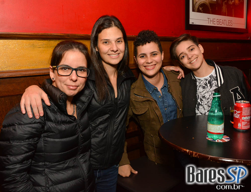 Banda Bubbles comandou a noite com pop rock no Republic Pub Banda Bubbles comandou a noite com pop rock no Republic Pub