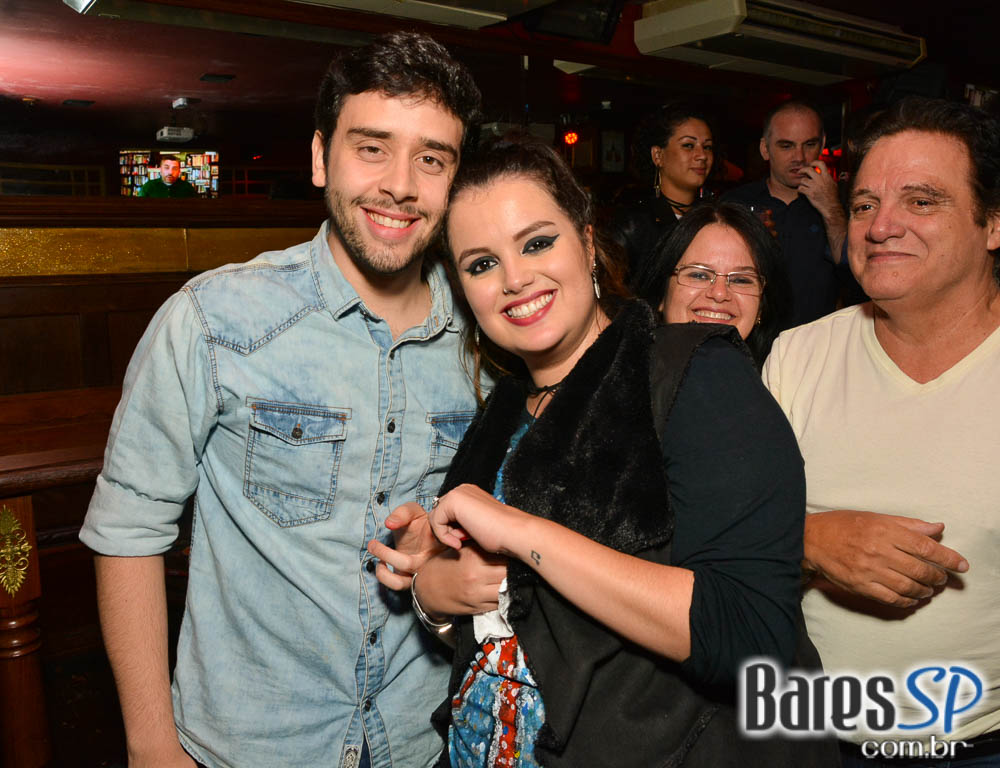 Banda Vih e William Kim agitaram a noite com clássicos do rock no Republic Pub Banda Vih e William Kim agitaram a noite com clássicos do rock no Republic Pub