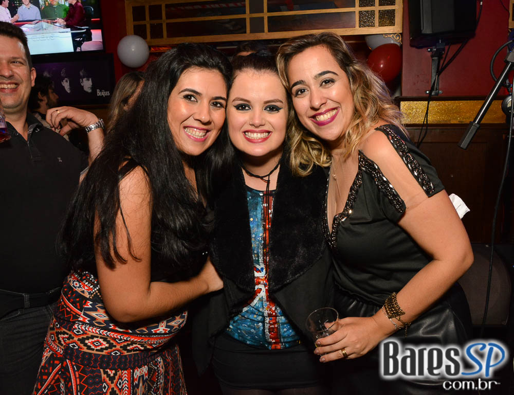 Banda Vih e William Kim agitaram a noite com clássicos do rock no Republic Pub Banda Vih e William Kim agitaram a noite com clássicos do rock no Republic Pub