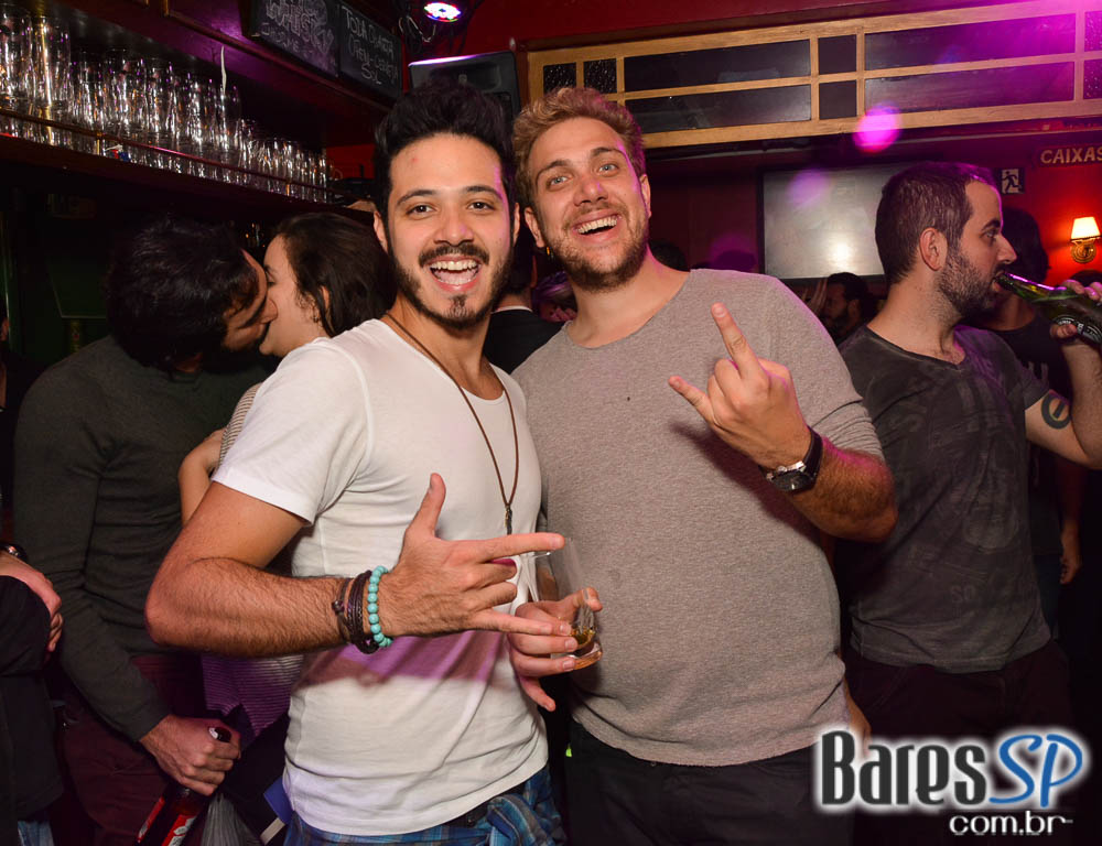 Banda Vih e William Kim agitaram a noite com clássicos do rock no Republic Pub Banda Vih e William Kim agitaram a noite com clássicos do rock no Republic Pub