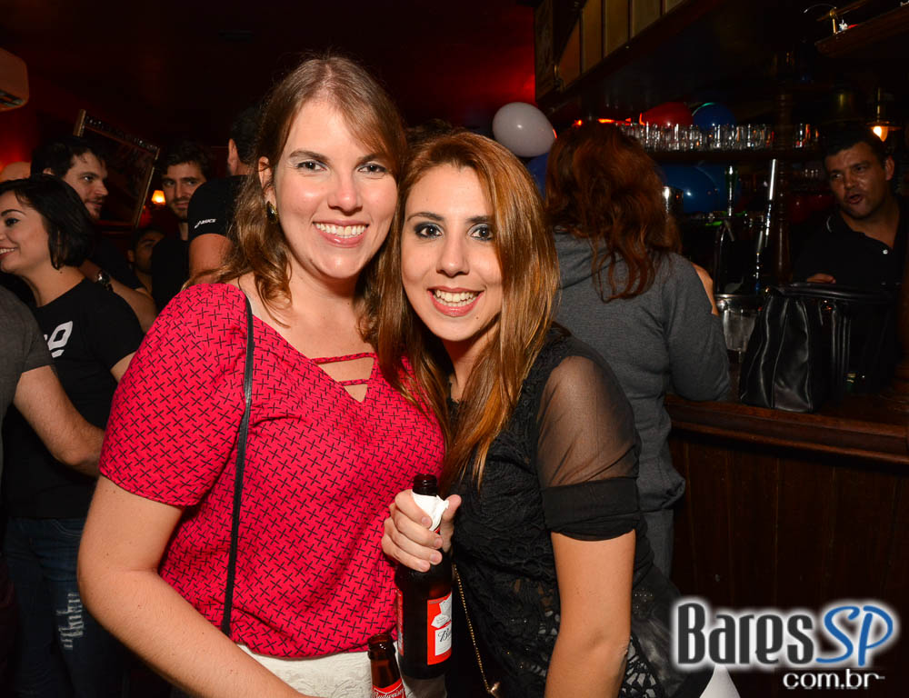Banda Vih e William Kim agitaram a noite com clássicos do rock no Republic Pub Banda Vih e William Kim agitaram a noite com clássicos do rock no Republic Pub