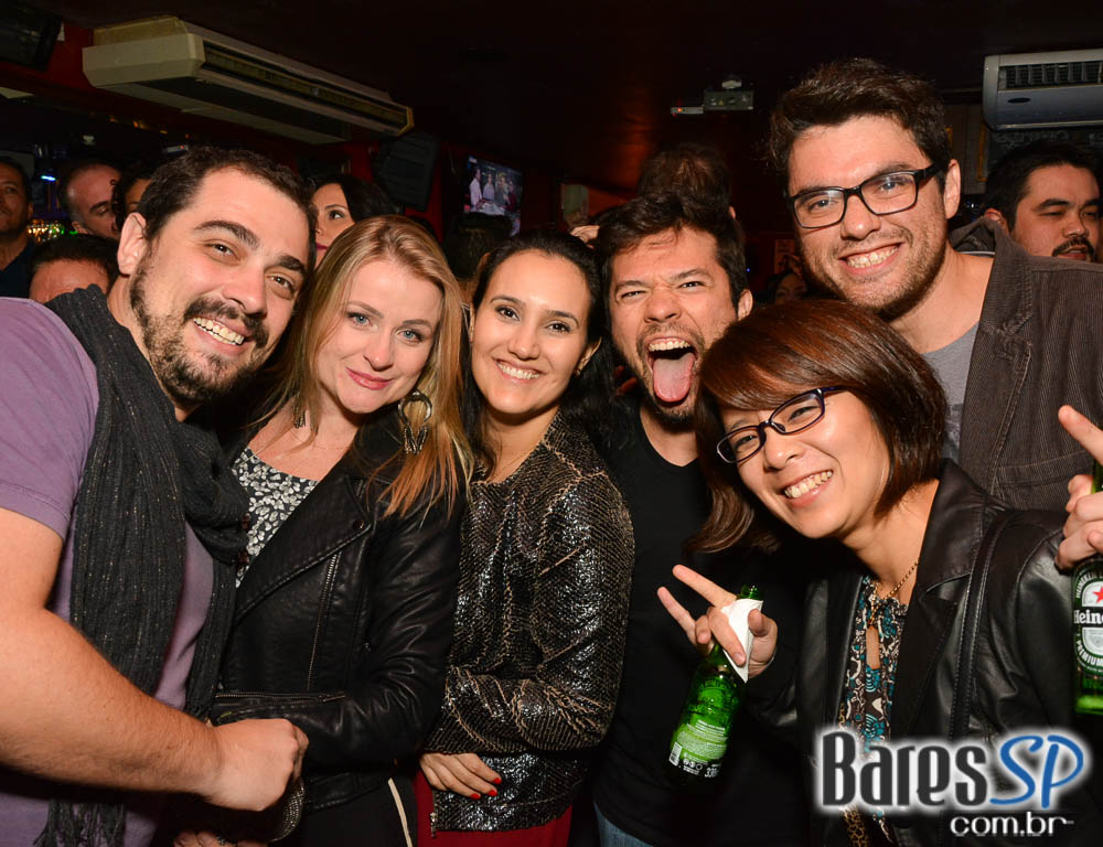 Banda Vih e William Kim agitaram a noite com clássicos do rock no Republic Pub Banda Vih e William Kim agitaram a noite com clássicos do rock no Republic Pub