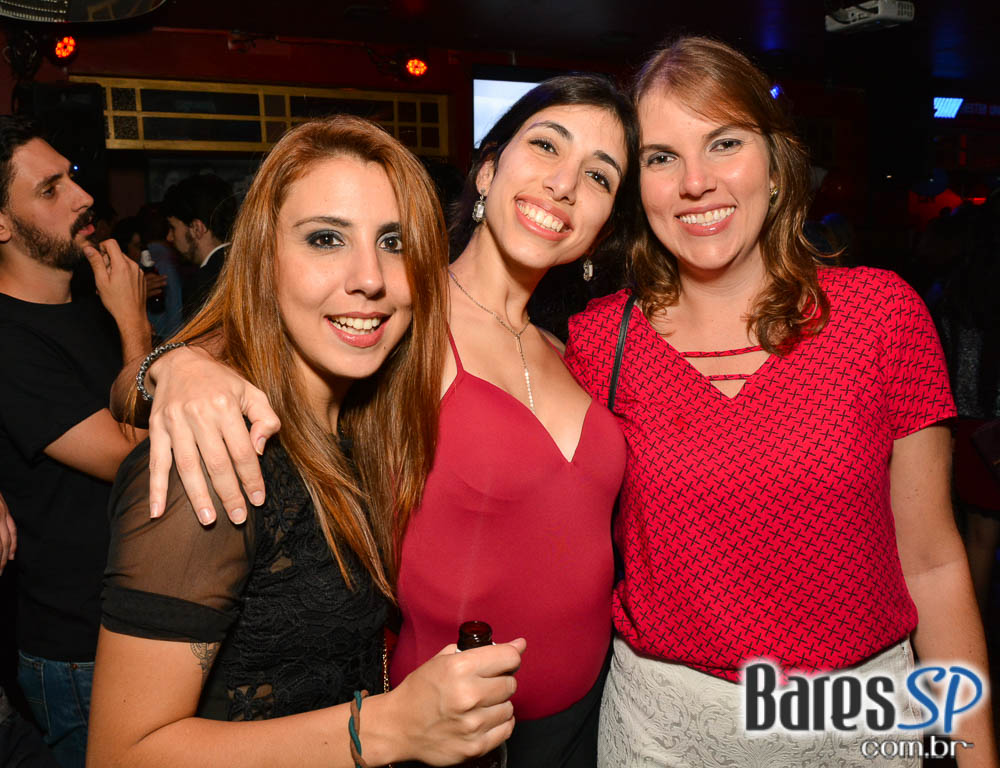 Banda Vih e William Kim agitaram a noite com clássicos do rock no Republic Pub Banda Vih e William Kim agitaram a noite com clássicos do rock no Republic Pub