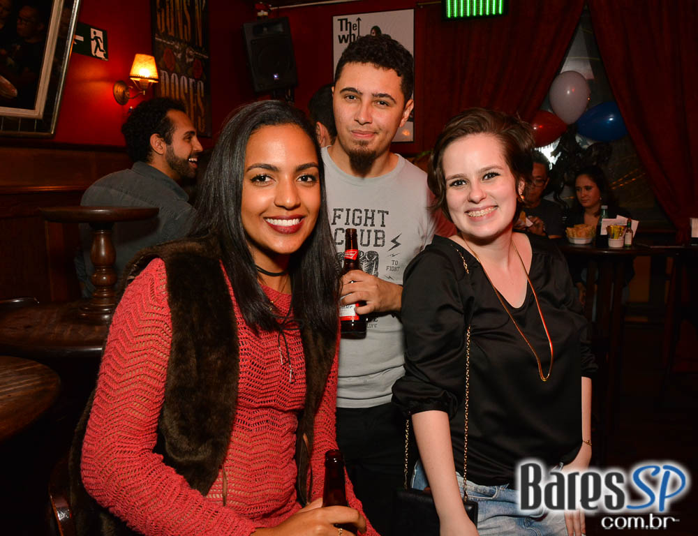 Banda Vih e William Kim agitaram a noite com clássicos do rock no Republic Pub Banda Vih e William Kim agitaram a noite com clássicos do rock no Republic Pub