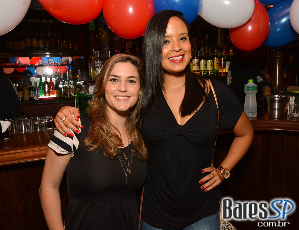 Banda Vih e William Kim agitaram a noite com clássicos do rock no Republic Pub Banda Vih e William Kim agitaram a noite com clássicos do rock no Republic Pub