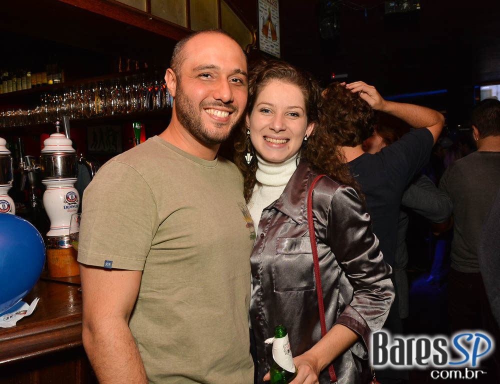 Banda Vih e William Kim agitaram a noite com clássicos do rock no Republic Pub Banda Vih e William Kim agitaram a noite com clássicos do rock no Republic Pub