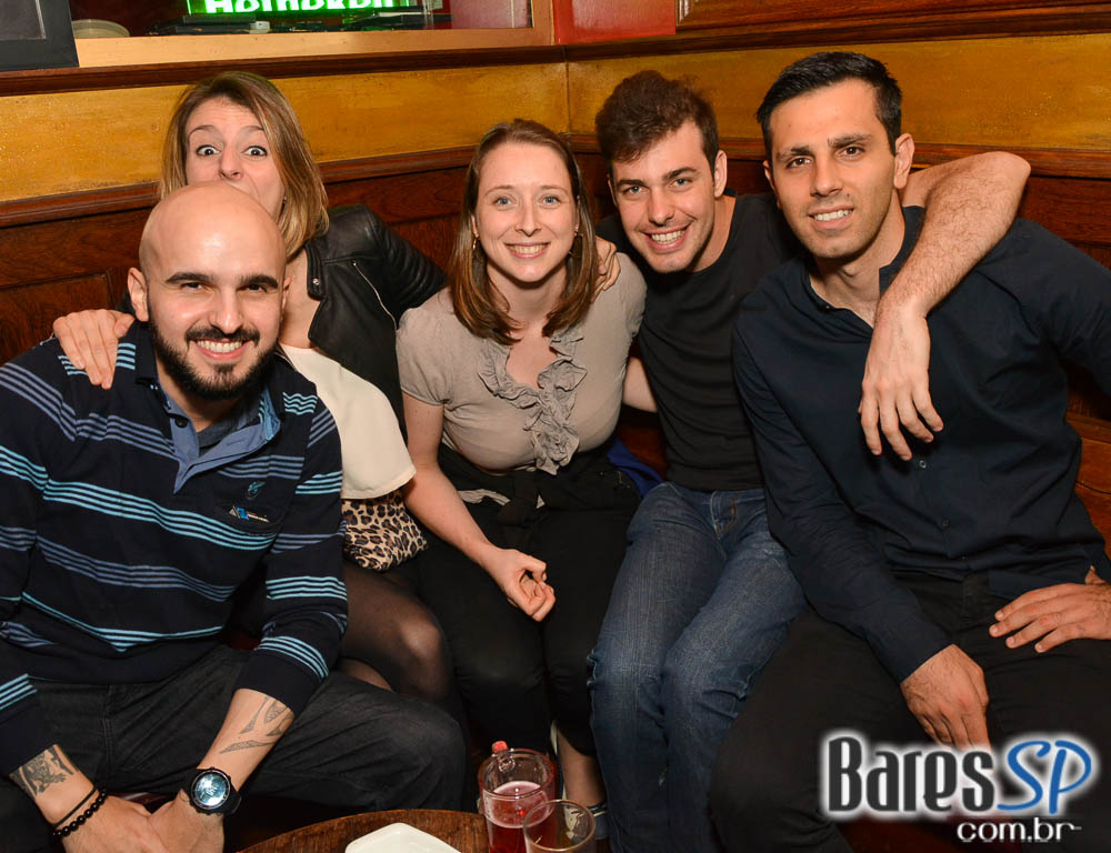 Banda Vih e William Kim agitaram a noite com clássicos do rock no Republic Pub Banda Vih e William Kim agitaram a noite com clássicos do rock no Republic Pub