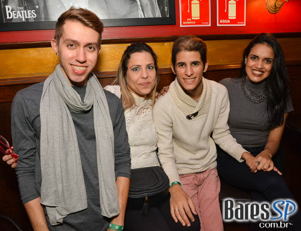 Banda Vih e William Kim agitaram a noite com clássicos do rock no Republic Pub Banda Vih e William Kim agitaram a noite com clássicos do rock no Republic Pub