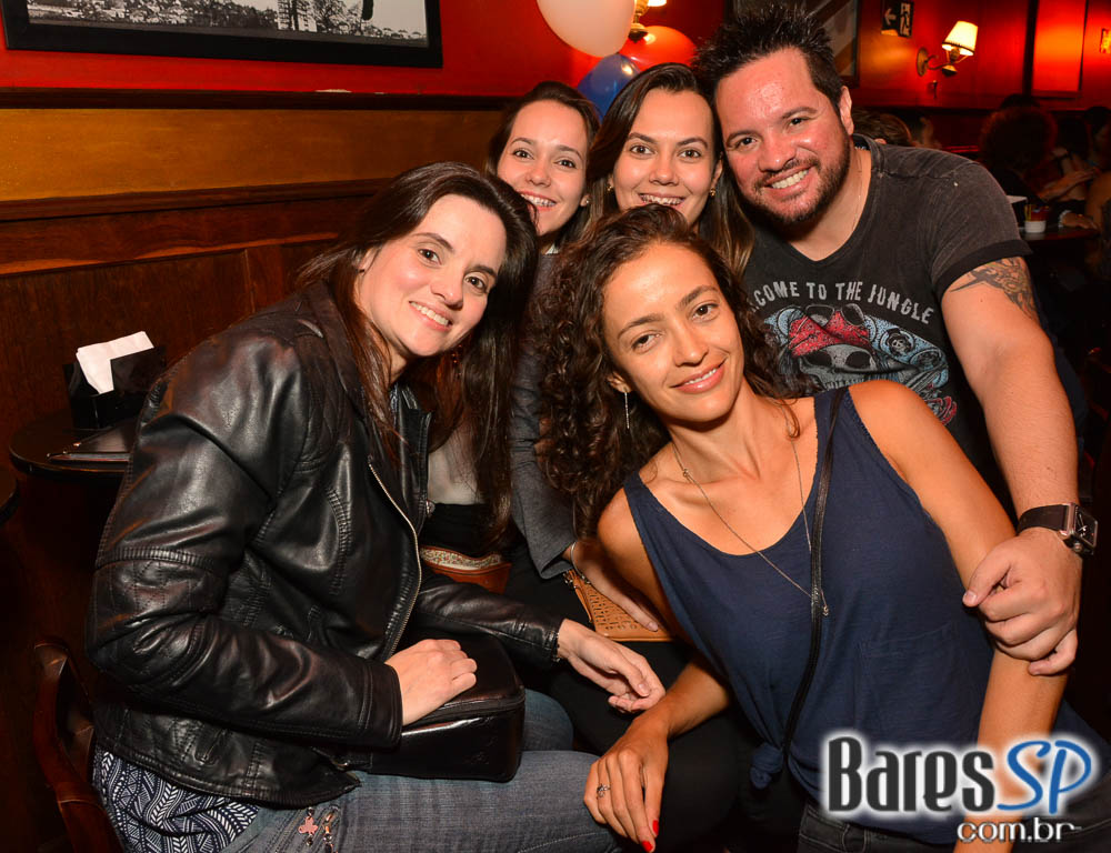 Banda Vih e William Kim agitaram a noite com clássicos do rock no Republic Pub Banda Vih e William Kim agitaram a noite com clássicos do rock no Republic Pub