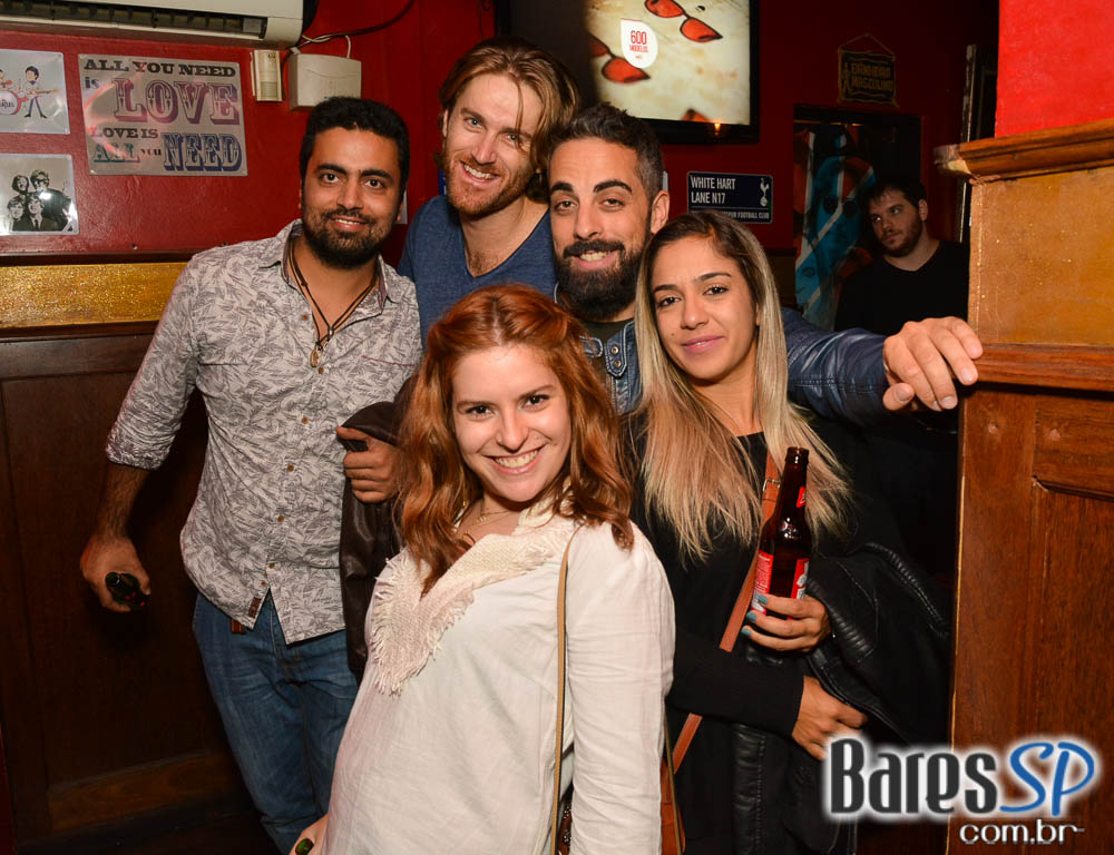 Banda Vih e William Kim agitaram a noite com clássicos do rock no Republic Pub Banda Vih e William Kim agitaram a noite com clássicos do rock no Republic Pub