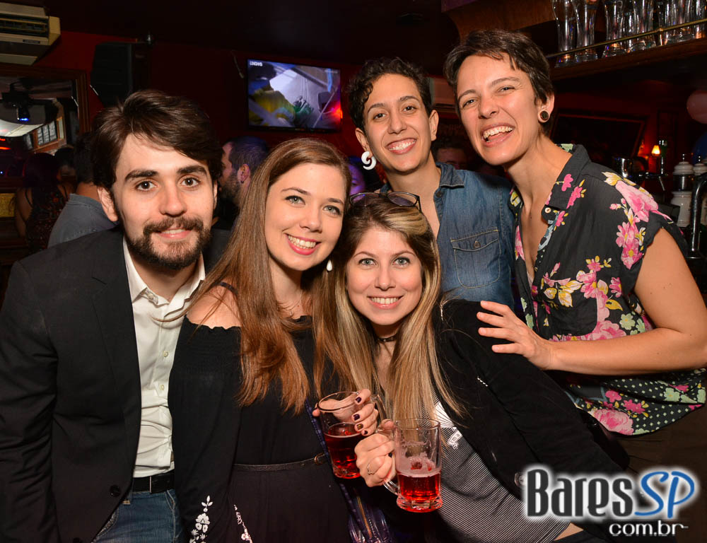 Banda Vih e William Kim agitaram a noite com clássicos do rock no Republic Pub Banda Vih e William Kim agitaram a noite com clássicos do rock no Republic Pub