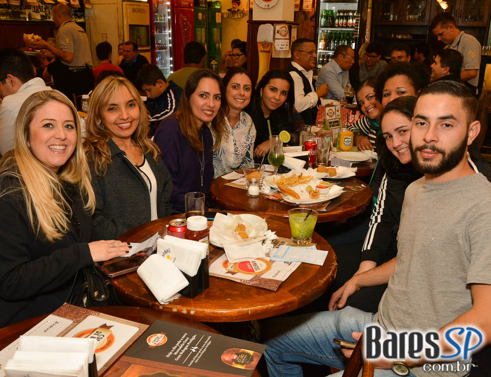 Grupo Transachoro e Dennis Alencar comandaram o sábado no Bar Birô Grupo Transachoro e Dennis Alencar comandaram o sábado no Bar Birô