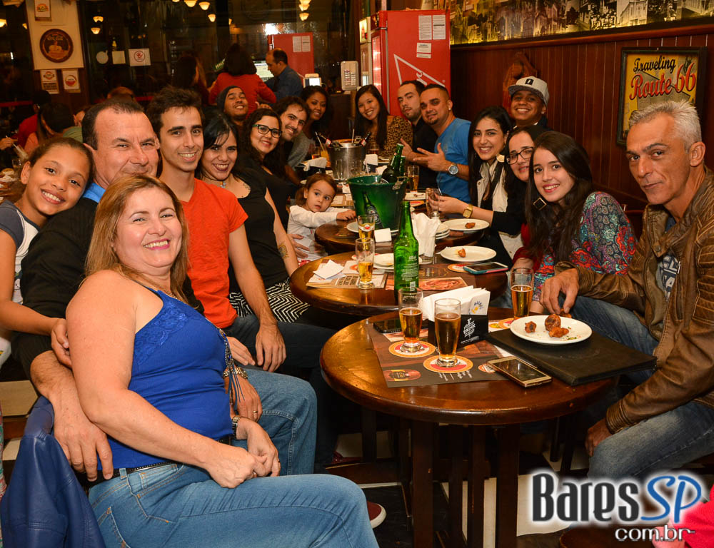 Grupo Transachoro e Dennis Alencar comandaram o sábado no Bar Birô Grupo Transachoro e Dennis Alencar comandaram o sábado no Bar Birô