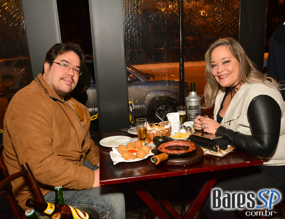 Grupo Transachoro e Dennis Alencar comandaram o sábado no Bar Birô Grupo Transachoro e Dennis Alencar comandaram o sábado no Bar Birô