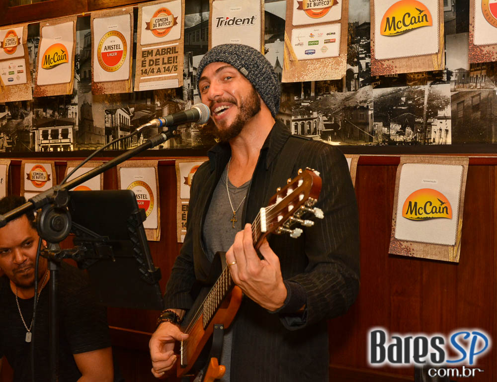 Grupo Transachoro e Dennis Alencar comandaram o sábado no Bar Birô Grupo Transachoro e Dennis Alencar comandaram o sábado no Bar Birô