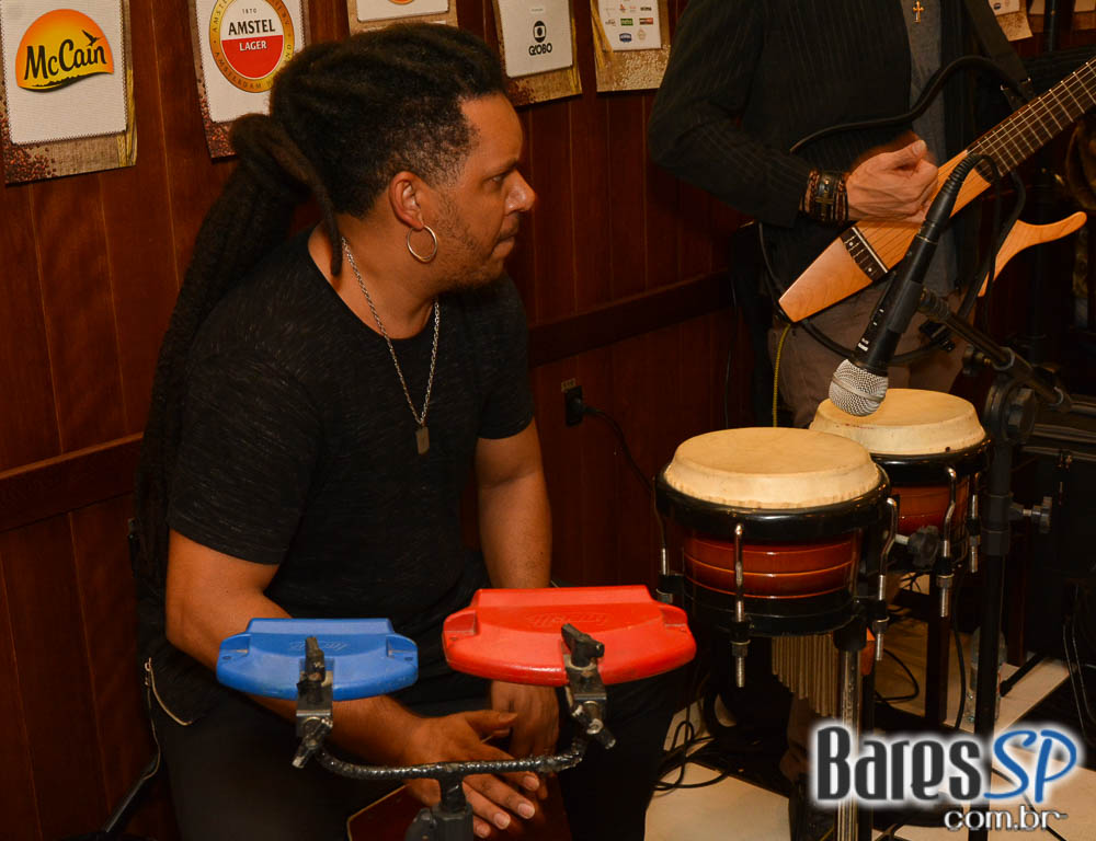 Grupo Transachoro e Dennis Alencar comandaram o sábado no Bar Birô Grupo Transachoro e Dennis Alencar comandaram o sábado no Bar Birô