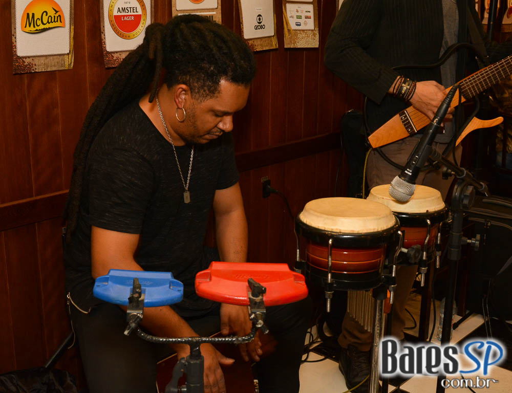 Grupo Transachoro e Dennis Alencar comandaram o sábado no Bar Birô Grupo Transachoro e Dennis Alencar comandaram o sábado no Bar Birô