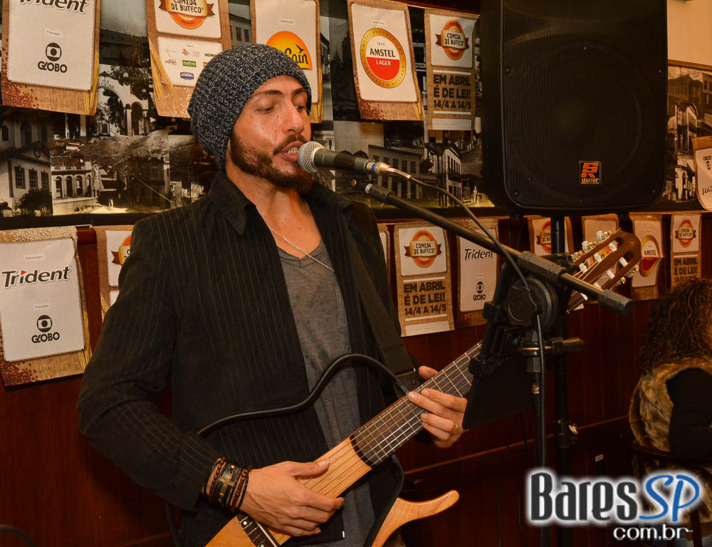 Grupo Transachoro e Dennis Alencar comandaram o sábado no Bar Birô Grupo Transachoro e Dennis Alencar comandaram o sábado no Bar Birô