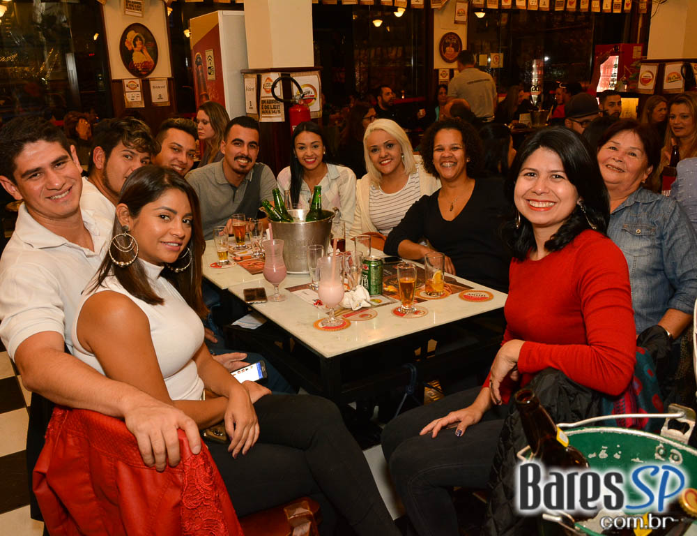 Grupo Transachoro e Dennis Alencar comandaram o sábado no Bar Birô Grupo Transachoro e Dennis Alencar comandaram o sábado no Bar Birô