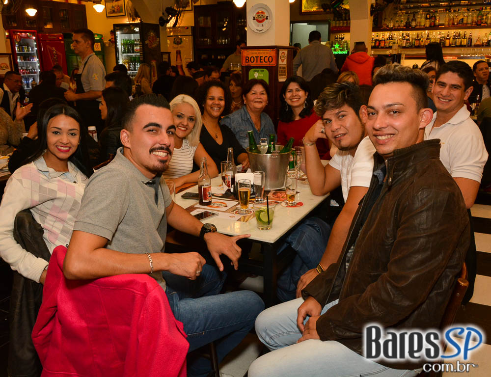 Grupo Transachoro e Dennis Alencar comandaram o sábado no Bar Birô Grupo Transachoro e Dennis Alencar comandaram o sábado no Bar Birô