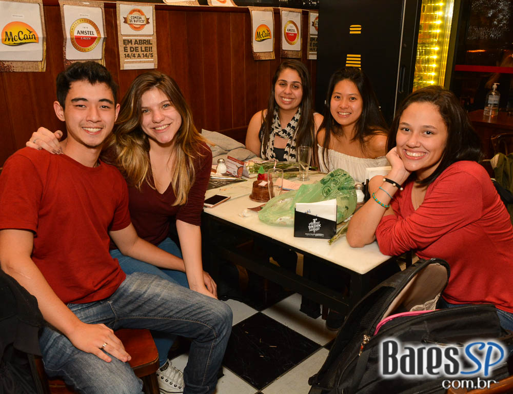 Grupo Transachoro e Dennis Alencar comandaram o sábado no Bar Birô Grupo Transachoro e Dennis Alencar comandaram o sábado no Bar Birô