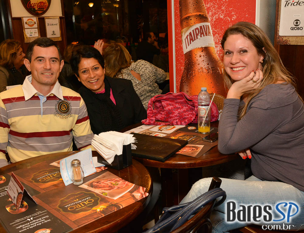 Grupo Transachoro e Dennis Alencar comandaram o sábado no Bar Birô Grupo Transachoro e Dennis Alencar comandaram o sábado no Bar Birô