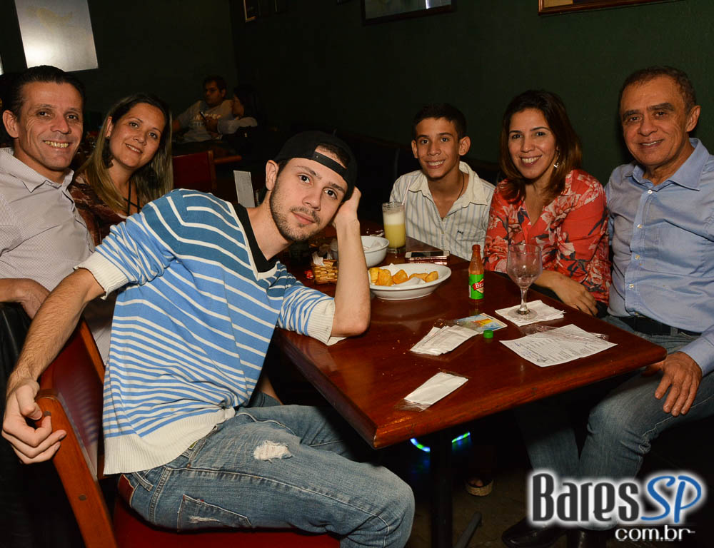 The Chefs, Mané i Zé e Maleguetas animaram a noite com pop rock no Ton Ton Jazz The Chefs, Mané i Zé e Maleguetas animaram a noite com pop rock no Ton Ton Jazz