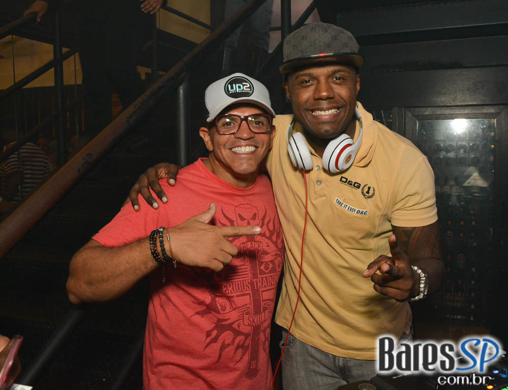 O Samba Chegou no Bar Santa Julia com grupo Façanha, Marquinhos Sensação, Beleleu, Sall, Samba Hits e Rodrigo Rios O Samba Chegou no Bar Santa Julia com grupo Façanha, Marquinhos Sensação, Beleleu, Sall, Samba Hits e Rodrigo Rios