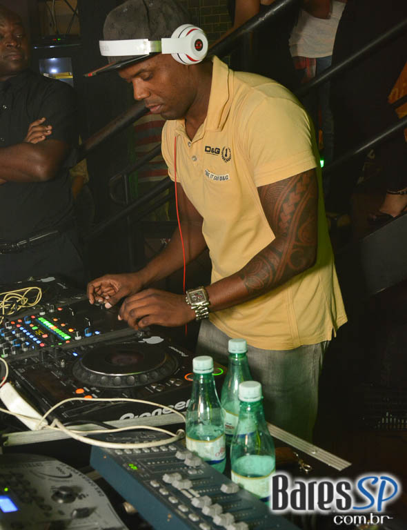 O Samba Chegou no Bar Santa Julia com grupo Façanha, Marquinhos Sensação, Beleleu, Sall, Samba Hits e Rodrigo Rios O Samba Chegou no Bar Santa Julia com grupo Façanha, Marquinhos Sensação, Beleleu, Sall, Samba Hits e Rodrigo Rios