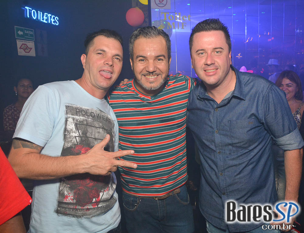 Noite do Chapéu comandou o sábado no Akbar Lounge e Disco Noite do Chapéu comandou o sábado no Akbar Lounge e Disco