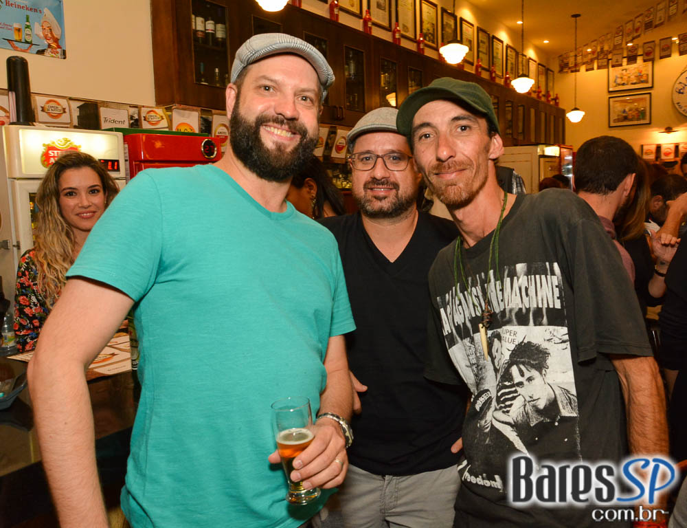 Os Manteigas apresentaram o melhor do MPB e pop rock no Bar Birô Os Manteigas apresentaram o melhor do MPB e pop rock no Bar Birô