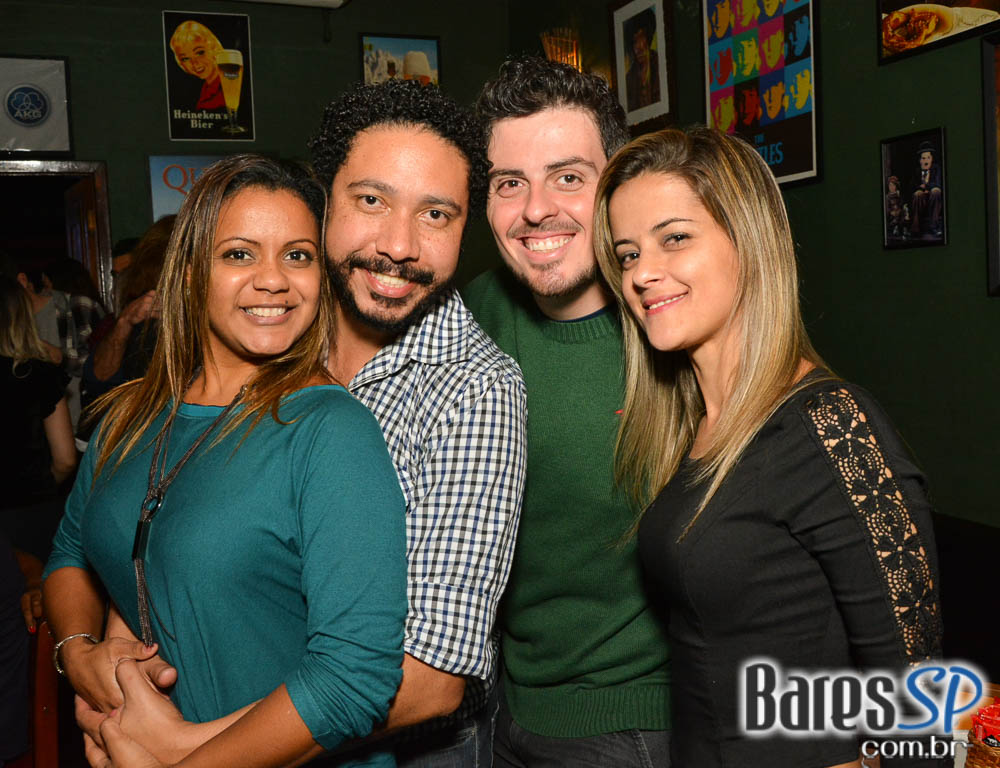 Bandas Rock 5 e Troya comandaram a noite com pop rock no Ton Ton Jazz Bandas Rock 5 e Troya comandaram a noite com pop rock no Ton Ton Jazz