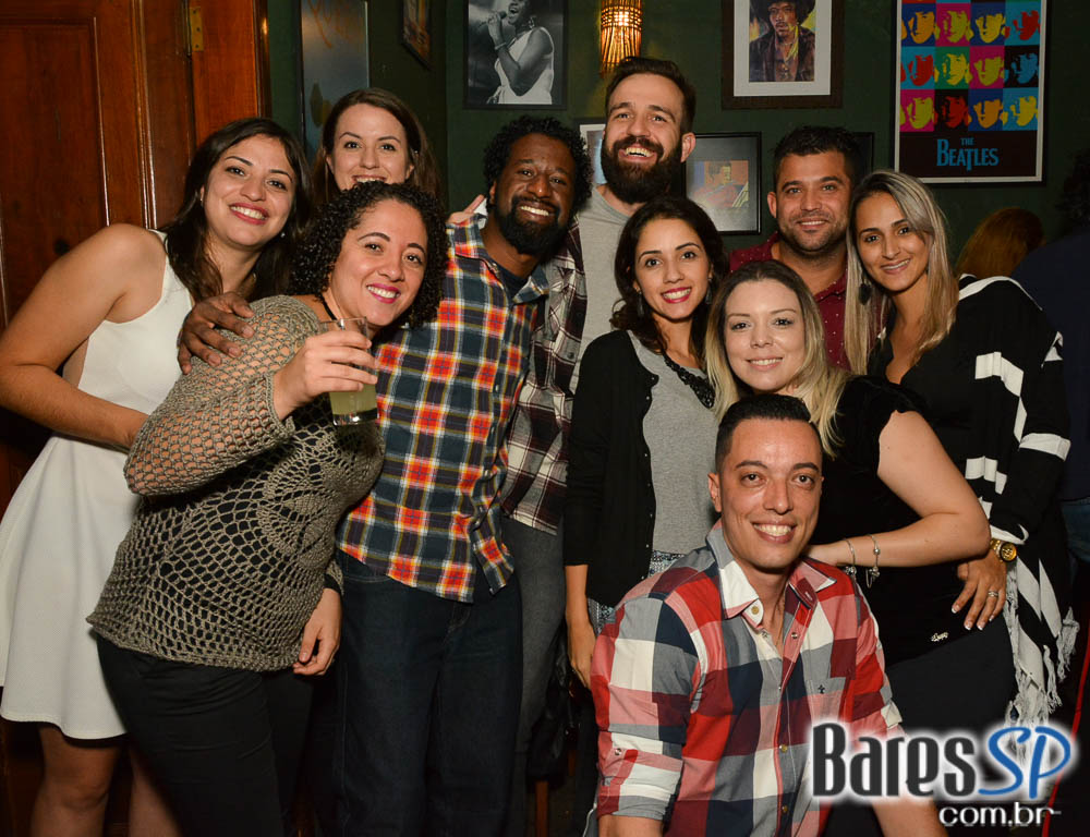 Bandas Rock 5 e Troya comandaram a noite com pop rock no Ton Ton Jazz Bandas Rock 5 e Troya comandaram a noite com pop rock no Ton Ton Jazz