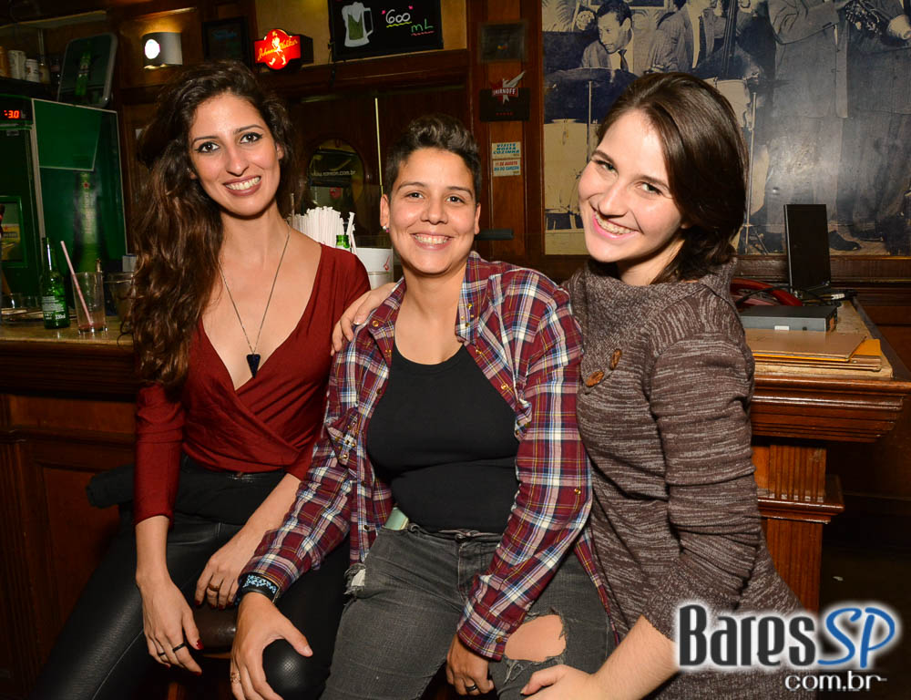 Bandas Rock 5 e Troya comandaram a noite com pop rock no Ton Ton Jazz Bandas Rock 5 e Troya comandaram a noite com pop rock no Ton Ton Jazz