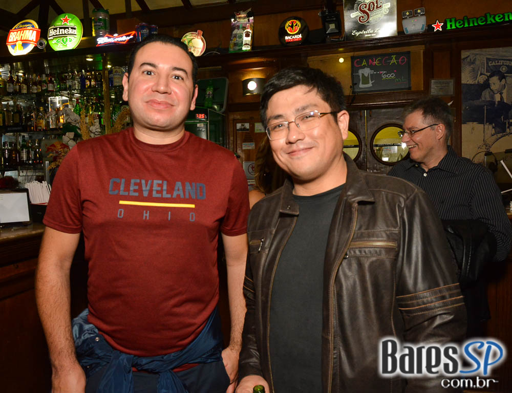 Bandas Rock 5 e Troya comandaram a noite com pop rock no Ton Ton Jazz Bandas Rock 5 e Troya comandaram a noite com pop rock no Ton Ton Jazz