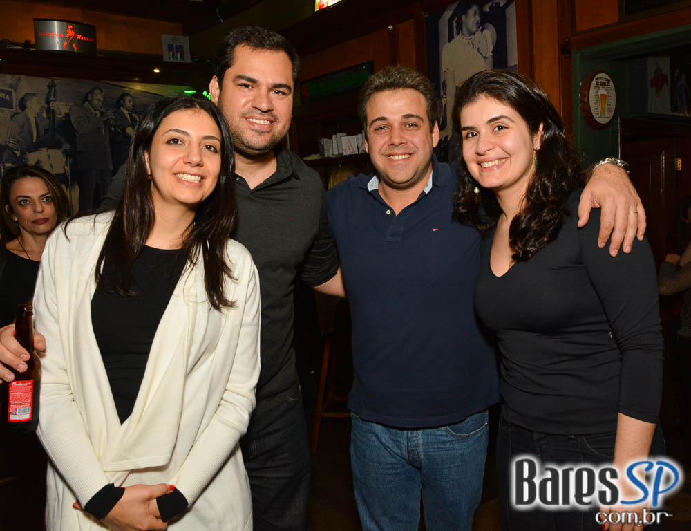 Bandas Rock 5 e Troya comandaram a noite com pop rock no Ton Ton Jazz Bandas Rock 5 e Troya comandaram a noite com pop rock no Ton Ton Jazz